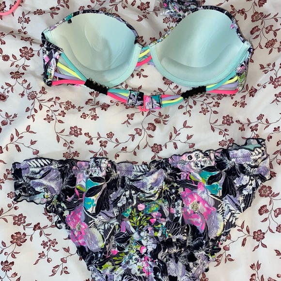 Victoria Secret bikini - Picture 2 of 2